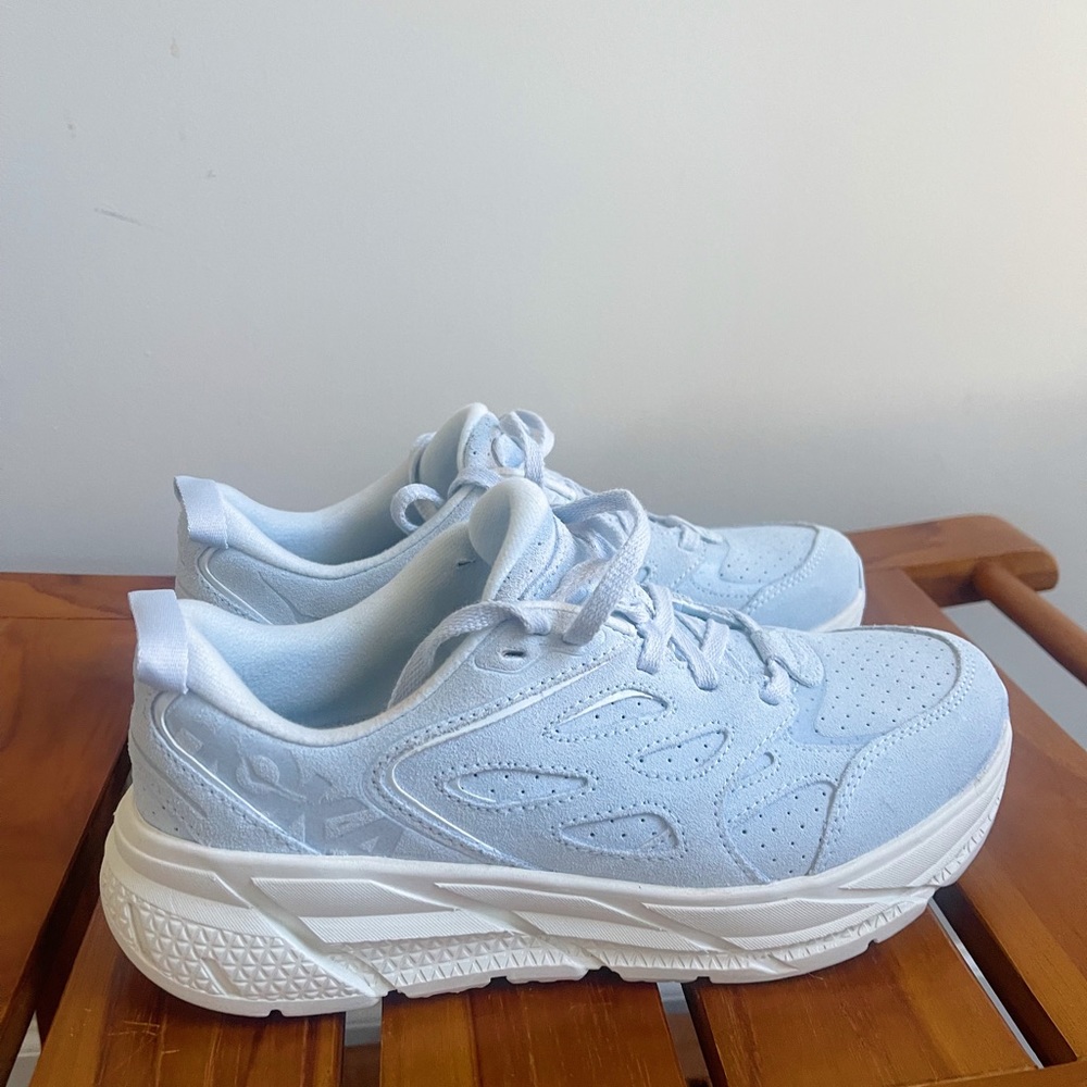 Hoka Clifton Suede W8.5, light blue